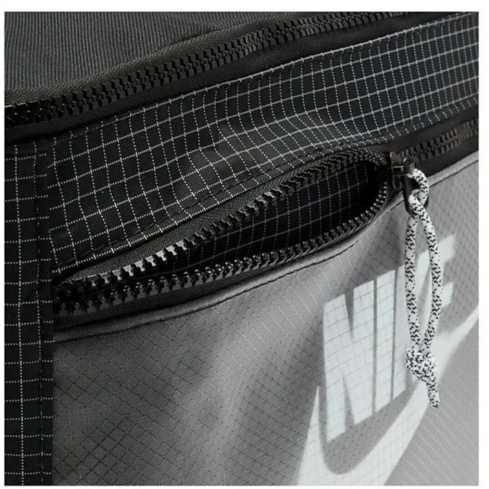 Nike - Picture 4 of 6
